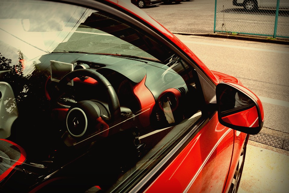 むしろその機構で得られたボディデザインの自由度を存分に生かして、こんなステキなクルマを生み出してくれたことに感謝なのです！