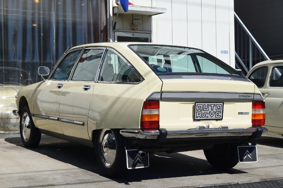 レストア車ではないので外装にいくつかの小サビやシート生地の劣化ありますが、肝心のエンジン、ハイドロ等の機関は絶好調！『ちょっとしたヤレは気にしない』っていう方には、むしろ好物件かと！