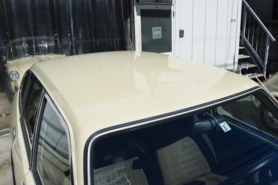 劣化しやすいルーフもがんばって磨いたらこの状態に！でもそのせいで腰痛が・・・（苦笑）