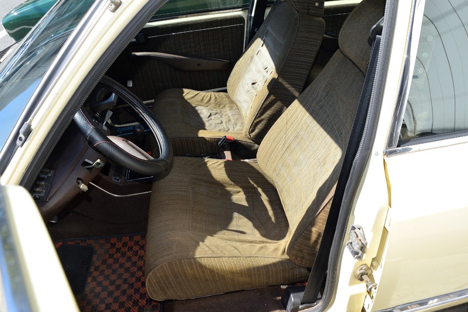 この後のCX～BXにも受け継がれることになるシートの出来の良さは秀逸！何の変哲もない形状ですが、座るとスッポリと体を包み込む絶品シート！