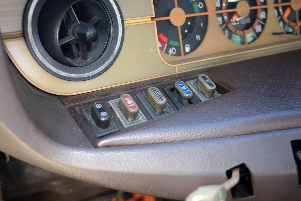 POPでカラフルなボタン類。用も無いのについつい押してしまいそうです。