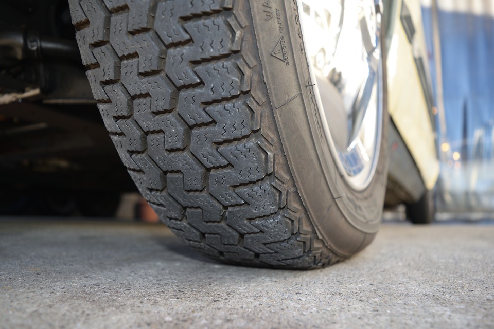 ヒビも見受けられませんし、残山も8分山というところでしょうか。当分交換の必要は無さそうですね。