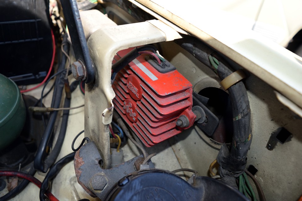 空冷エンジンなので、肝は電気系！っていう事で、ご覧の通りセミトラ化実施済！そのかげで機関は好調！いつでもほぼ一発始動！