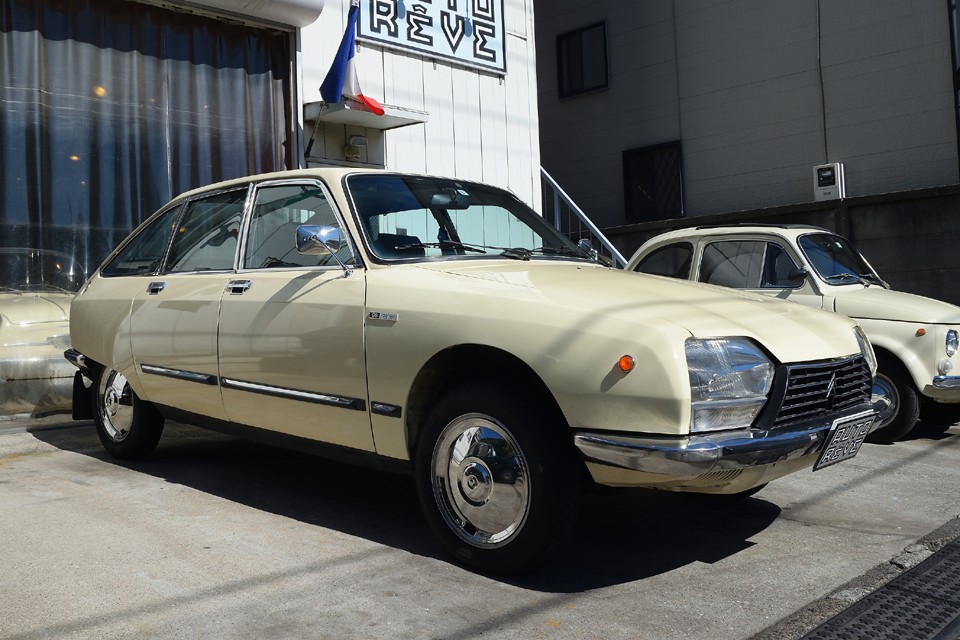 1段上がった悪路走行モード。通常走行からは気持ち高くなっています。