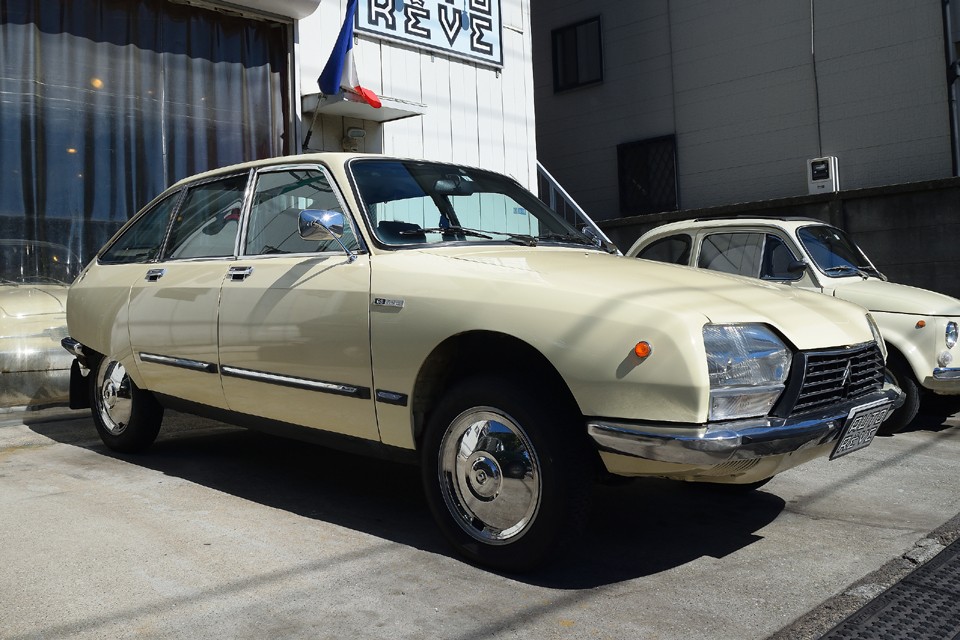 これが最高位の「メンテナンスモード」。この状態でジャッキを掛けて車高を下げれば・・・あら不思議！あっという間にジャッキアップ完了！