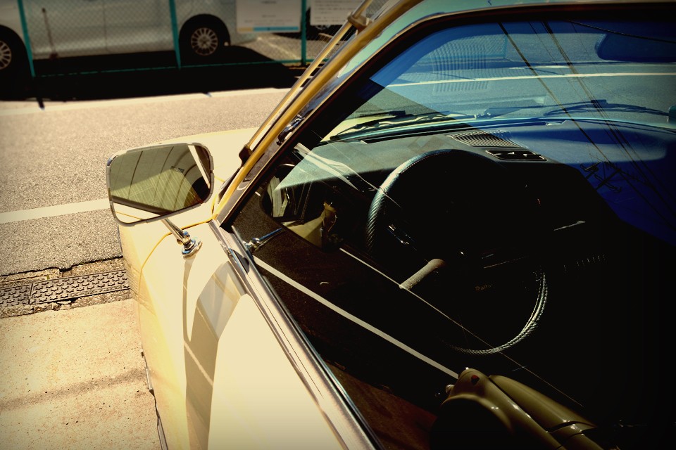 フルレストアした「潔白」な個体も存在すると思いますが、長い年月を経て培われた「人格」ならぬ「車格」があってこその「清廉」・・・。