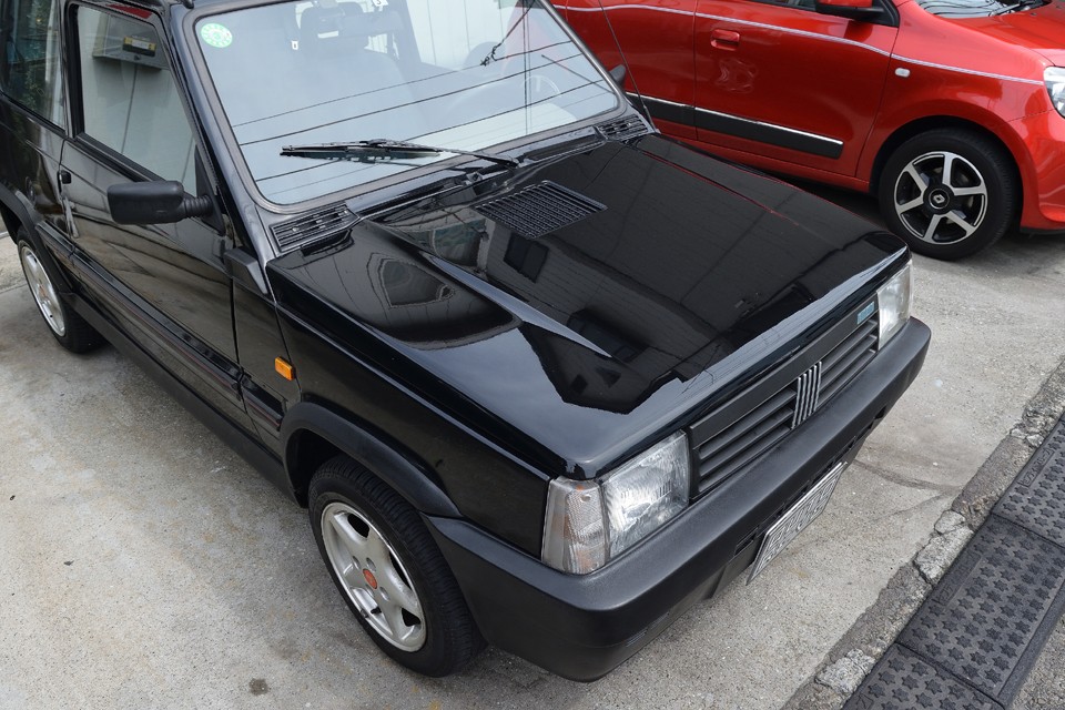 良く見れば小キズはもちろんありますが、塗装状態はご覧の通りかなり良好！この状態のパンダってなかなか見なくなりましたね。