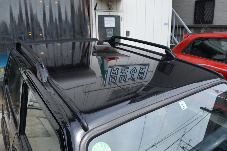 一番傷みやすいルーフ塗装でもこの状態です。ちなみにスポルティーバは鉄板ルーフですので、幌の定期交換や雨漏りとは無縁！しかも室内の静粛性もあって快適～！