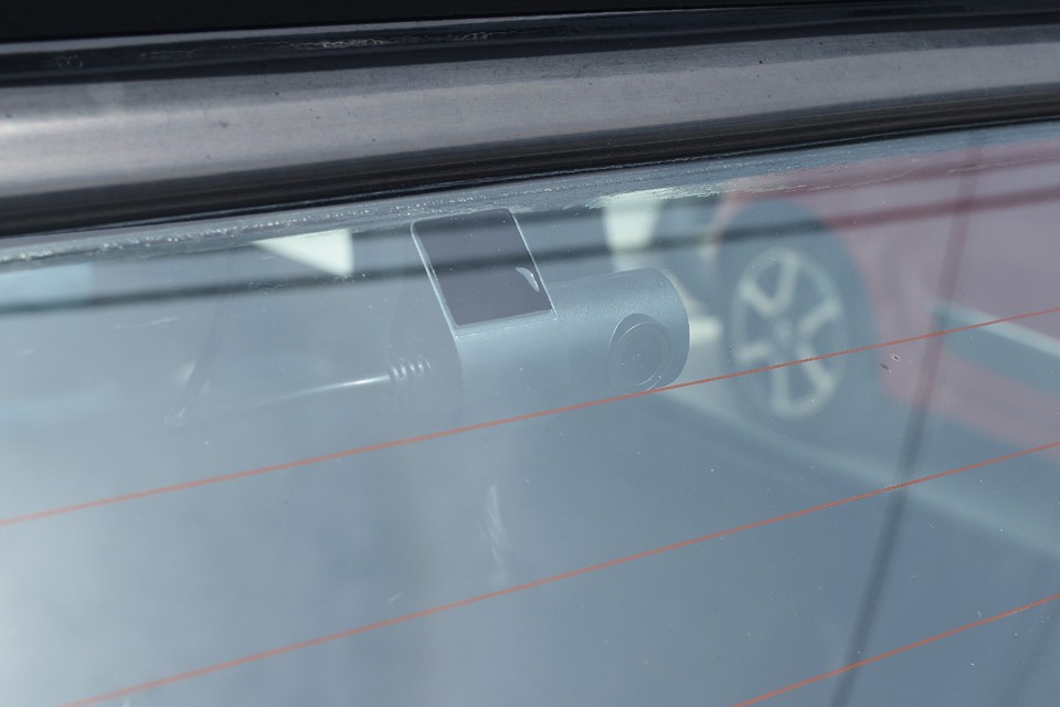 後方カメラは付いているだけで煽り運転防止効果あり！もちろん被害にあったとしても、バッチリ記録するので安心ですよね！