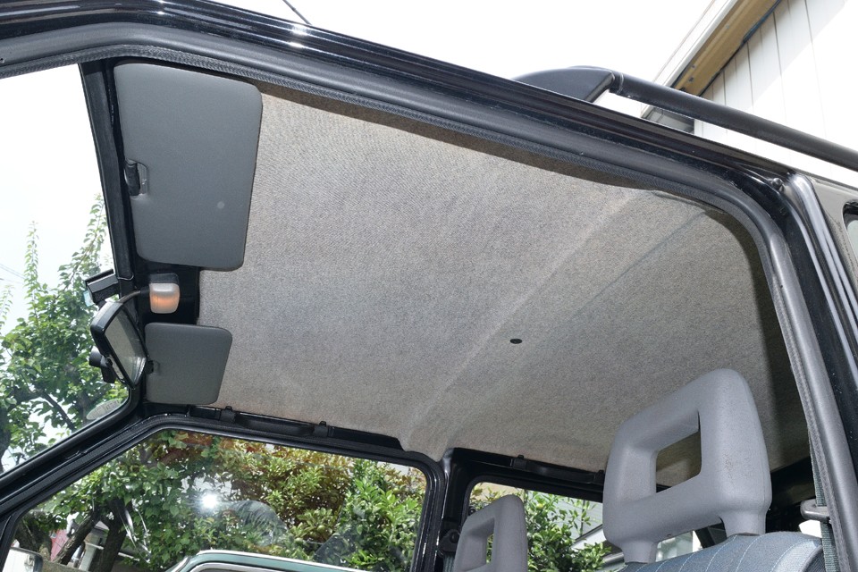 天張りは鉄板ルーフなので、キャンバストップなんかに良くある雨ジミなんかはありません。