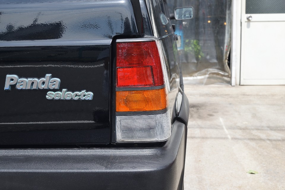 リアレンズも色あせは無く、赤、オレンジ、白とハッキリクッキリ！