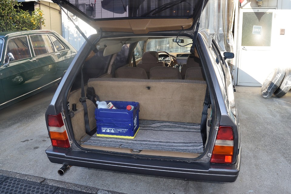 3列シートの更に後ろにこれだけのラゲッジスペースがあります。普通ならこれでも十分かと思いますが・・・