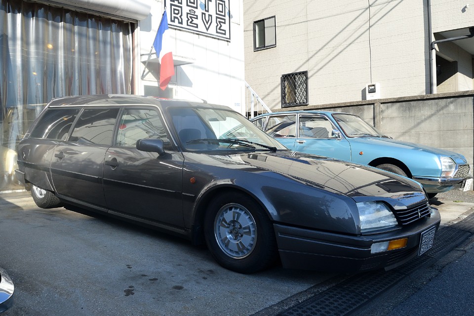 ハイドロ最低位。言わば鑑賞モード。って言うか、幅177cmで全長493cm、それでこの車高の低さって・・・わけわからん（笑）