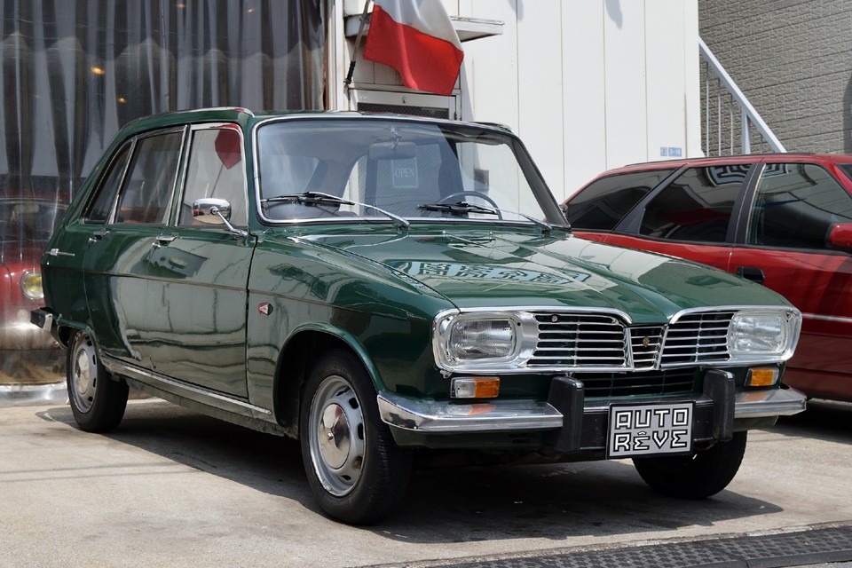 1968年式 ルノー16 GL！ヨーロッパ・カー・オブ・ザ・イヤー受賞のその実力は、その後のルノー車にも多大な影響を与えた、まさに数字ルノーの神髄と言える存在かと！