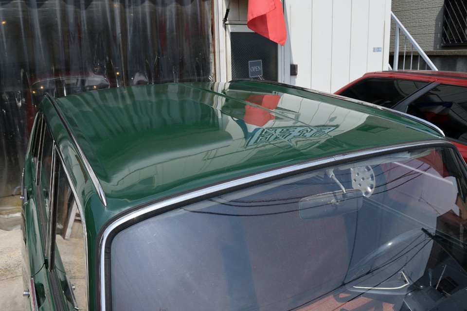 一番傷みやすいルーフの塗装状態をご覧いただけば、全体の状態もお察しいただけるかと・・・。