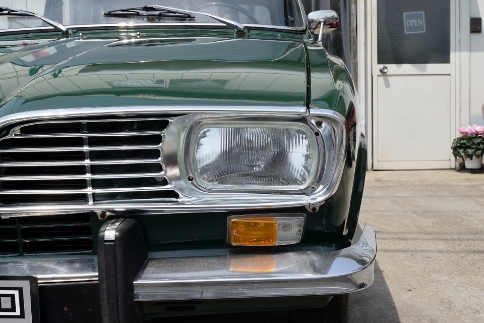 ヘッドライトは少し反射板の劣化がありましたので、後々の車検を考えて新品交換しました！