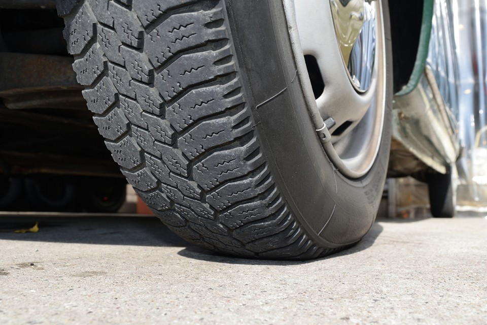 タイヤは希少なクラシックミシュランXですが、残山はあるけど古くヒビヒビ状態。なのでもったいない気はしますが、安全には変えられませんので、現在入手可能な新品ミシュランに交換してのお渡しになります！
