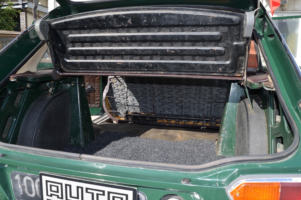 もうほとんどライトバン？！フランス人の荷物積載へのこだわり、ハンパ無いっ！