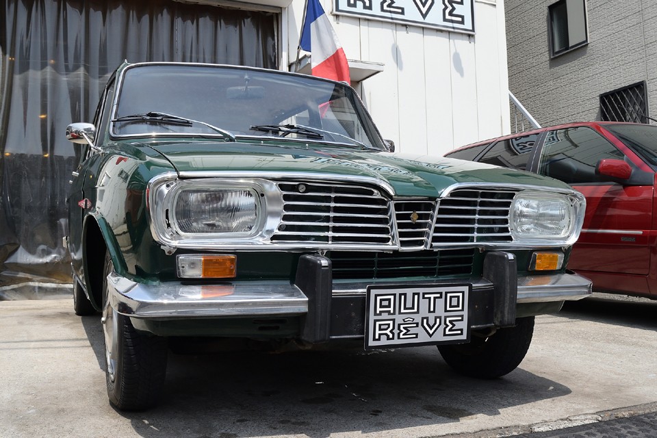 後にルノーで一時代を築き上げたパトリック・ルケマンもR16へのオマージュとして、ラグナ、メガーヌ、セニック等にこの「鳥のくちばし」デザインを取り入れたほど。