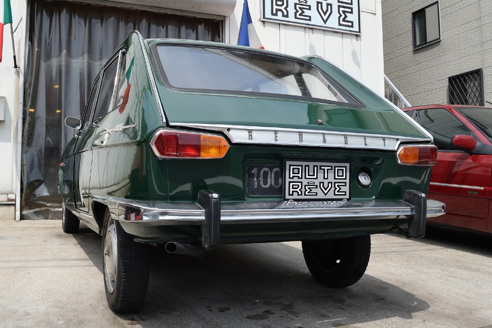 まだこのクラスにハッチバックの概念が無かった時代に、コレをデザインする先進性。後のクルマに多大な影響を与えたのも当然の結果なのです。