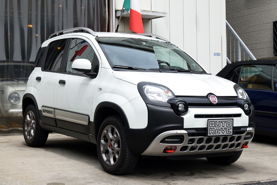 日本未導入のディーゼルターボは排気量1300ccとは思えない力強さ！わずか1500回転で最大トルク190Nm(＝19.3743kgm)を発生！ライバルのジムニーシエラが最大トルク130Nm(13.3kgm)/4000rpmなので、その差は歴然！