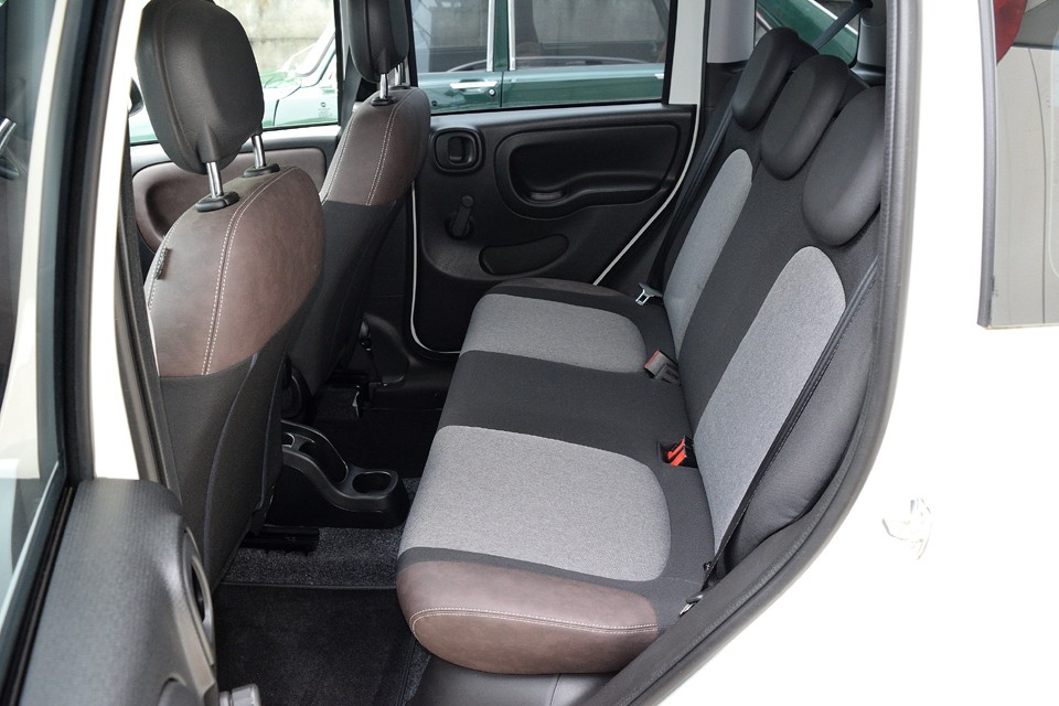 リアシートに至っては、ほぼ使用感は感じません。