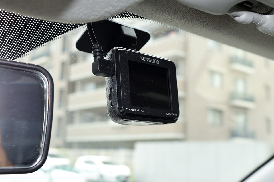 今や必需品と言っても過言ではないKENWOOD製ドライブレコーダーも装備！万一の時にも安心ですね。