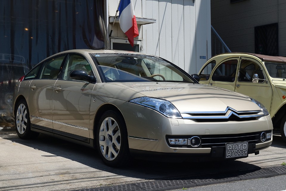 しかも画像からも十分お分かりいただけると思いますが、かなりの程度極上車！やっぱキレイなボディカラーに汚れや劣化は似合わないですからね。