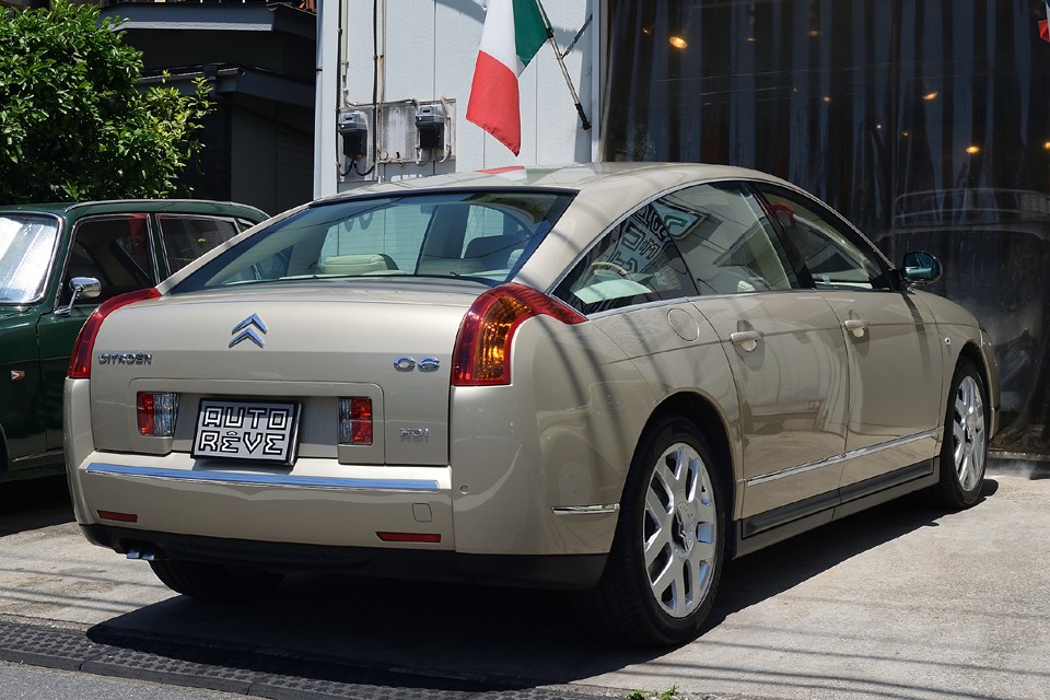 走行距離は少しいってますが、でも2006年式ってことは既に16年経過しているので、むしろ順調に『動いていた』と言える個体かと。