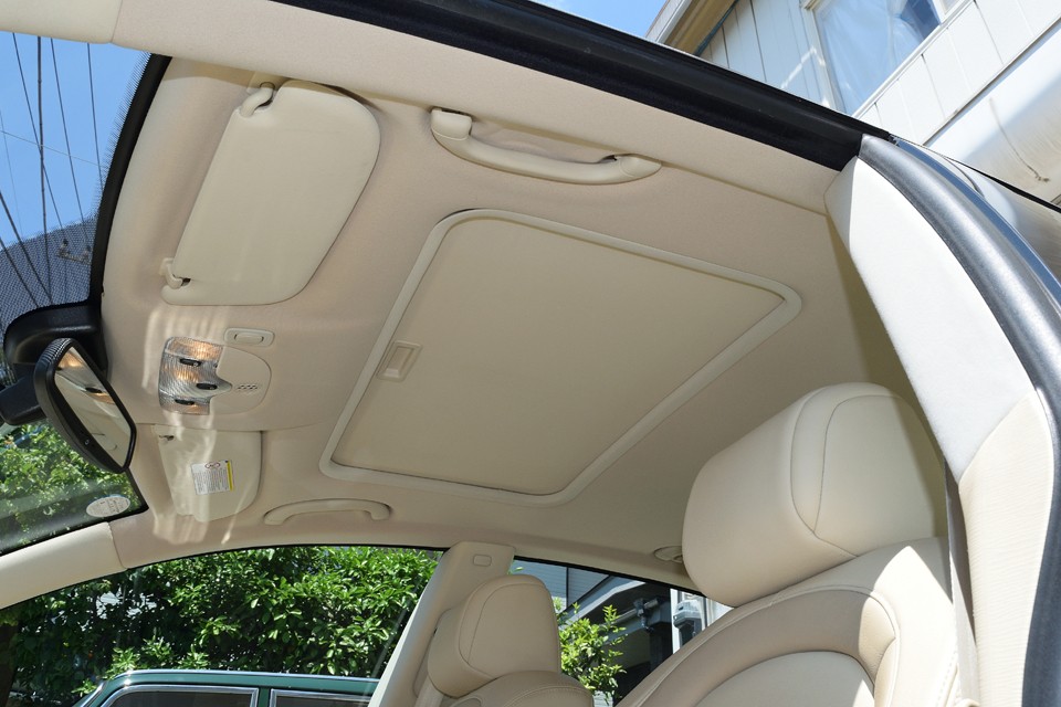 見落としがちな天張りもご覧の通り。タレや破れはもちろん、目立つ汚れも見受けられません！