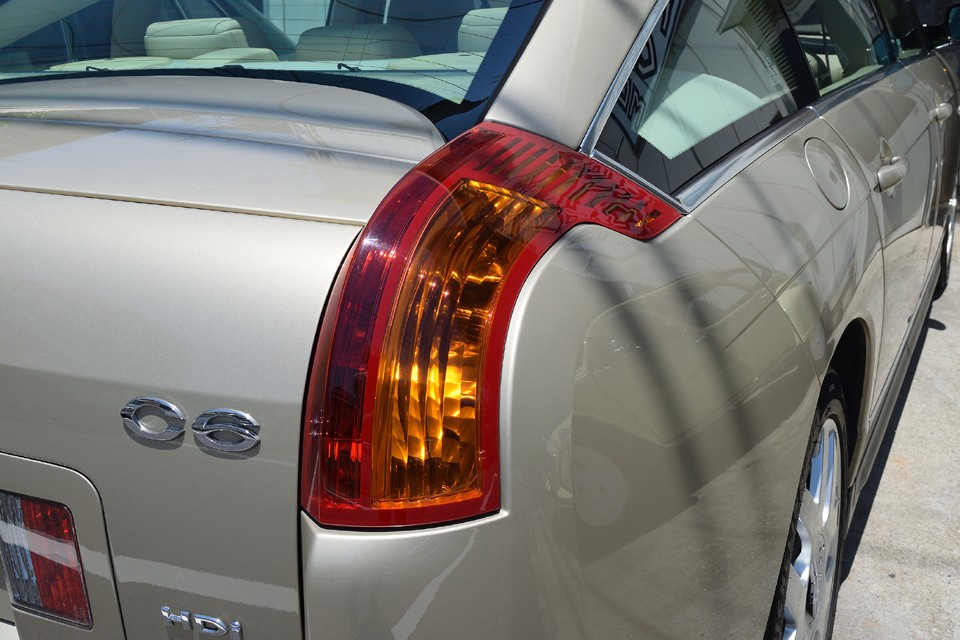 単体で見たら何だか分からないほどの異形リアランプ。もちろん割れや色褪せもありませ～ん！
