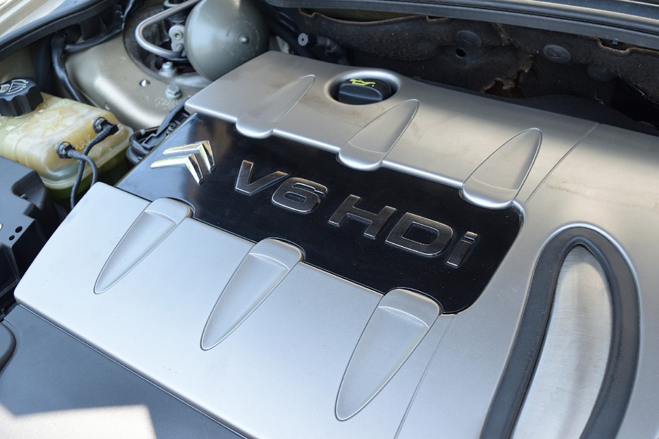 ディーゼルは1900rpmで最大トルクを発生するのでエンジンを回す必要も無く、結果燃費も◎！ガソリン高騰の今、割安な軽油で、しかも燃費が良いんですからね、これはうれしい～！