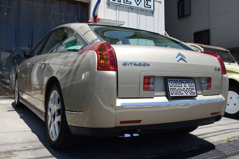 地の底から湧き出るような極太のトルク、波間に揺られるようなマッタリとしたハイドロの乗り心地、フレンチアバンギャルドを代表するエレガントなボディデザイン・・・。