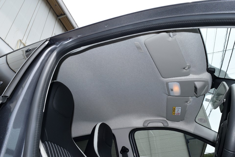 はい、もちろん天張りも汚れらしい汚れは御座いません。まぁ当然と言えば当然ですが・・・。