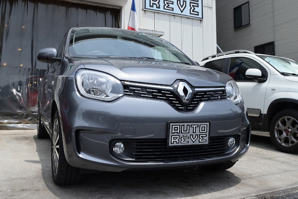 トゥインゴって初代からずっとフレンチコンパクトを凝縮したようないいクルマでしたが、このモデルでほぼ完成の域に達したのでは？と思えるほどの出来ではないかと・・・。