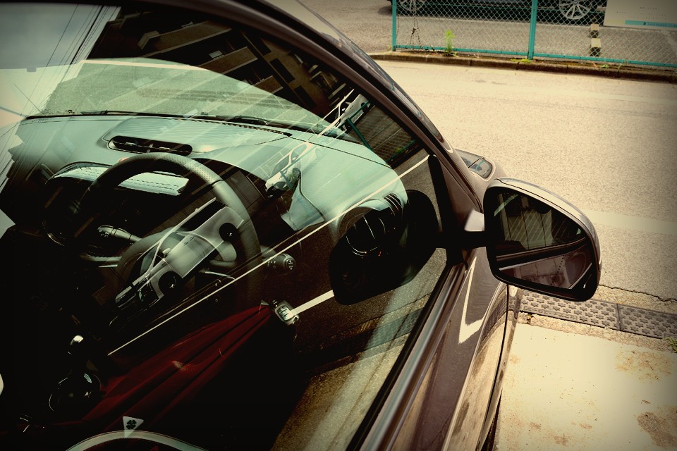 『トゥインゴってデザインもいいし、RRで面白そうだけど、ちょっと可愛い過ぎるかなぁ』なんて躊躇している場合ではありませんよ、お父さん（笑）