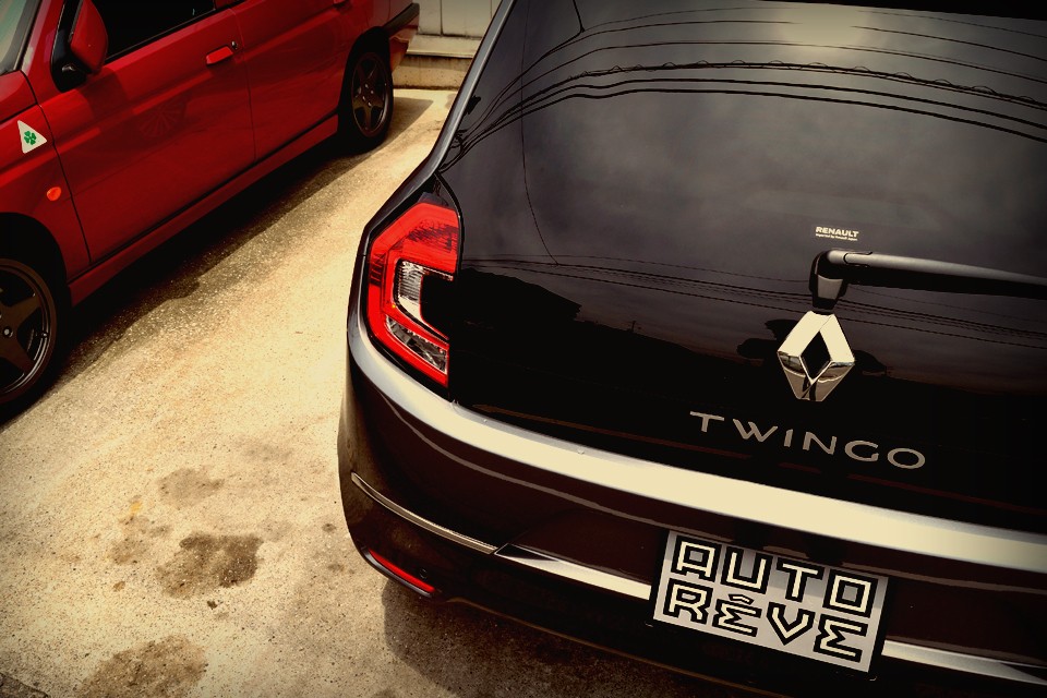 この限定車サンドレは『可愛い～！』とは真逆のシックでCOOLなフレンチコンパクト！冠婚葬祭？！だって難なくこなせるかと（笑）・・・。