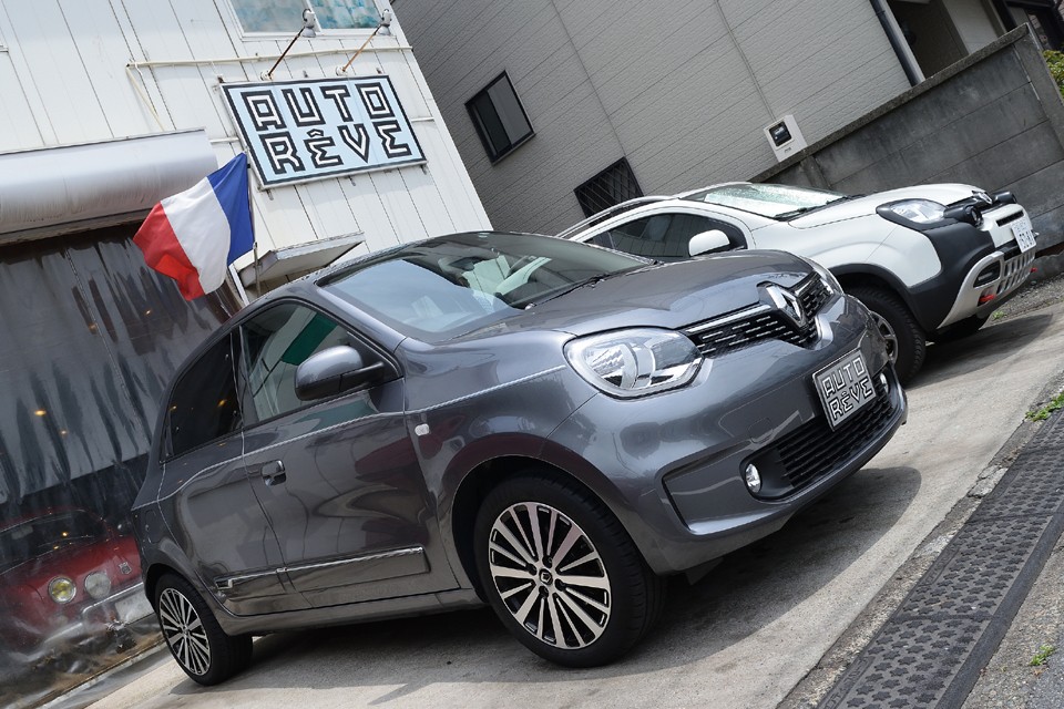 『可愛いだけがトゥインゴじゃない！』老若男女、粋なクルマをお探しのすべての方に・・・このサンドレ、よろしいのではないかと！