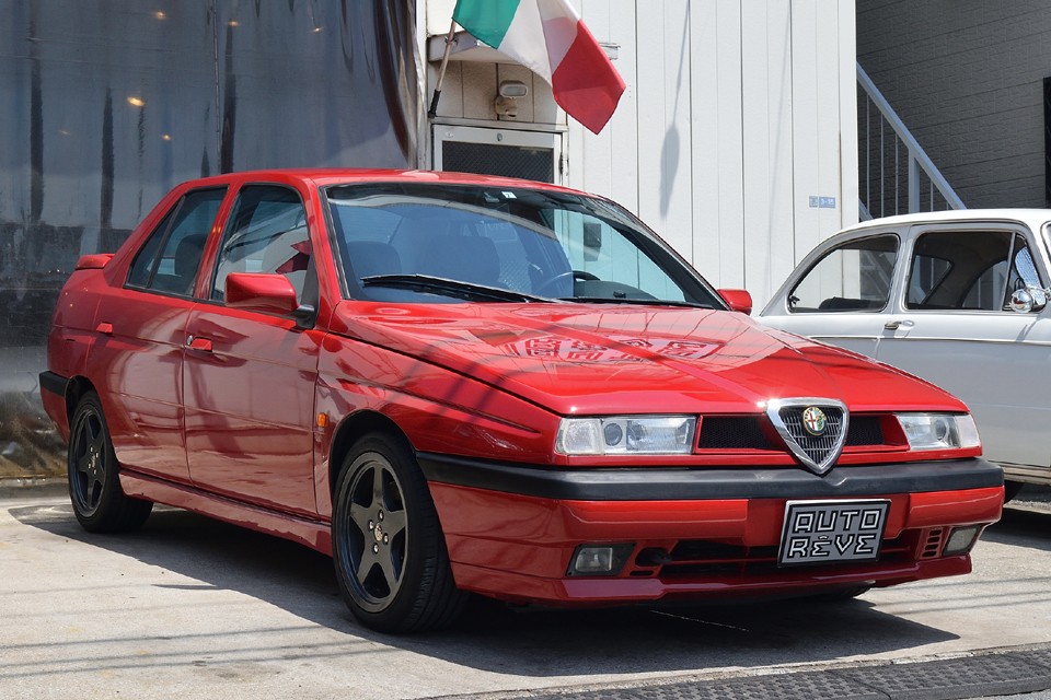 アルファはやっぱり赤が似合いますねぇ。画像で見ても鮮やかなアルファレッドなのがお分かりいただけると思います。