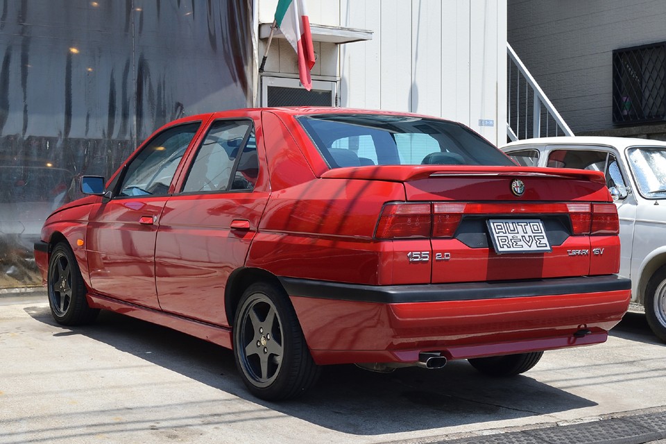 今では少ないスクエアなボディスタイルと相まって、逆に新鮮に見えますね。これは即ち優秀なボディデザインの証かと。