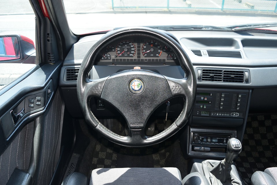 ハンドルはリペア済？なのでしょうか、ほとんどスレの無い状態です。直接手で触れるところですからね、結構重要！