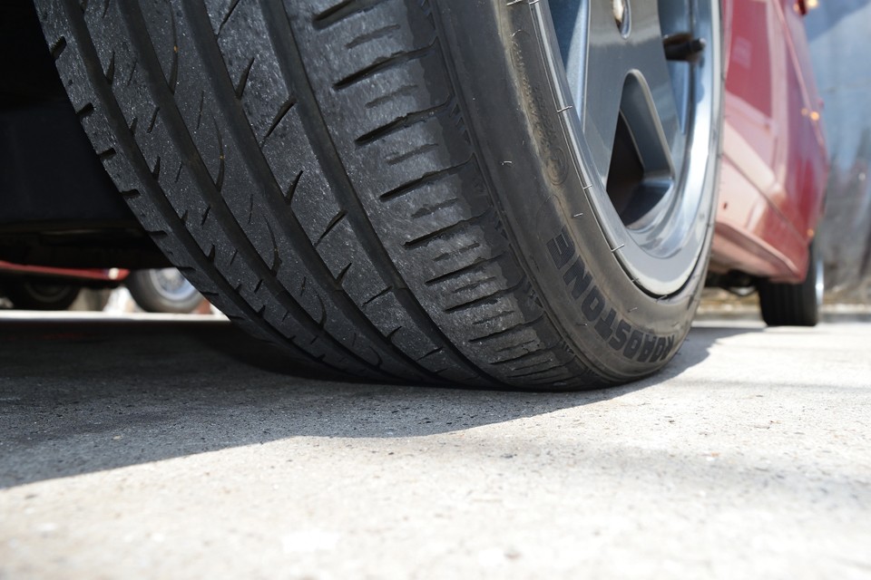 タイヤ残は5分山というところでしょうか。しばらくは交換の必要は無さそうです。