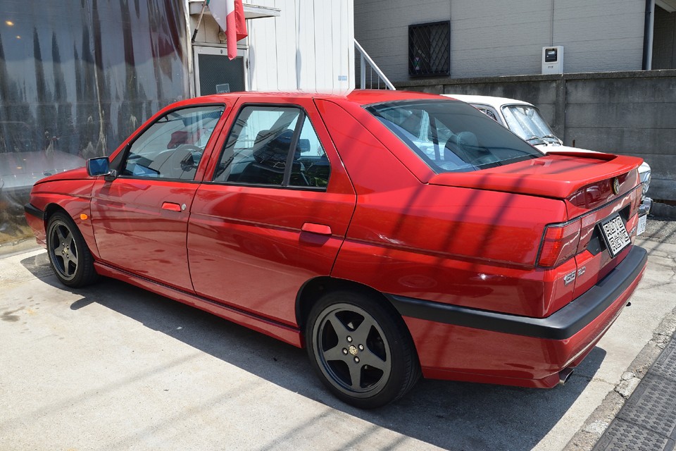 4枚ドアでちゃんと後席も使えるし、トランクだって十分すぎるほどのスペースだし、冠婚葬祭？！だって普通にこなせるし・・・。