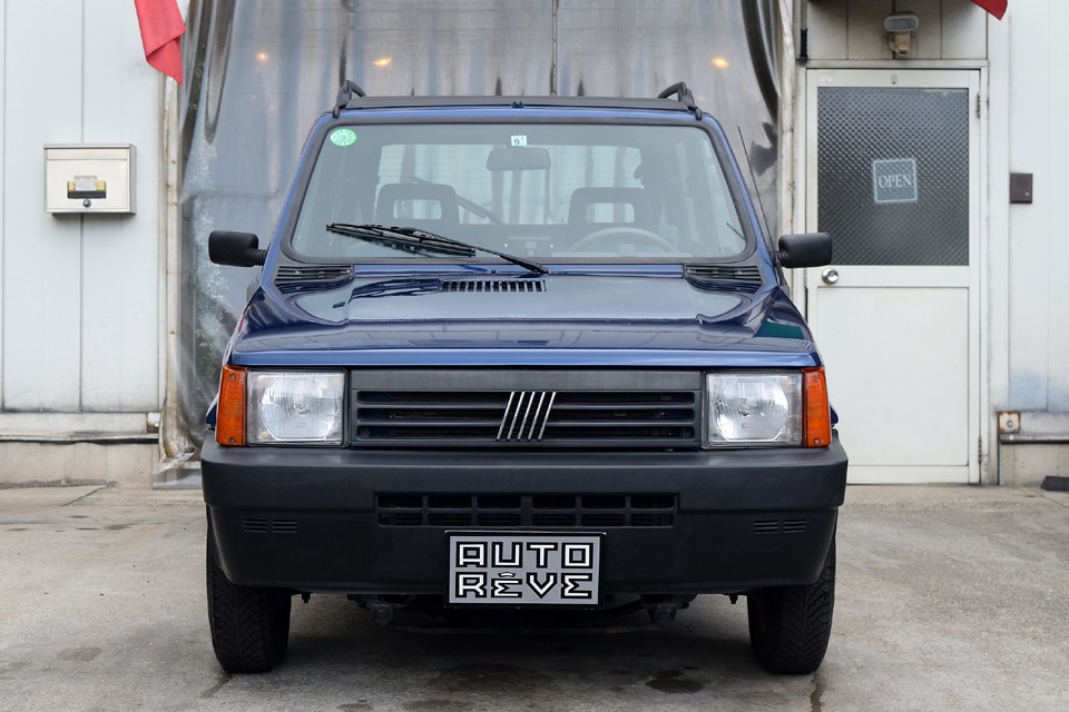 樹脂バンパーも黒いし、グリルもオリジナルだし、見れば見るほど・・・これ、いいかも！