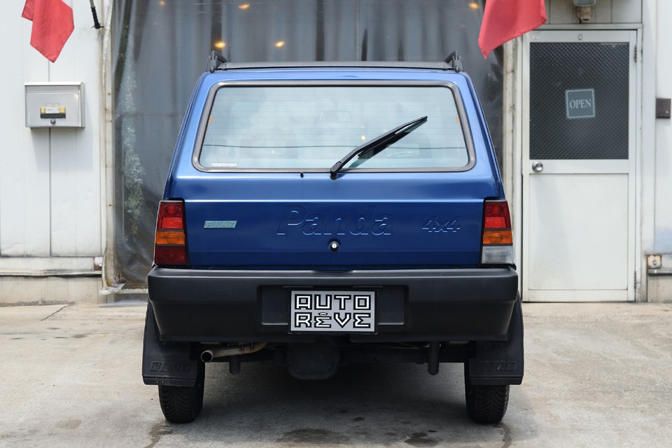 老若男女、誰が乗っても様になるデザインなのがパンダのスゴイところ！さすがジウジアーロ！