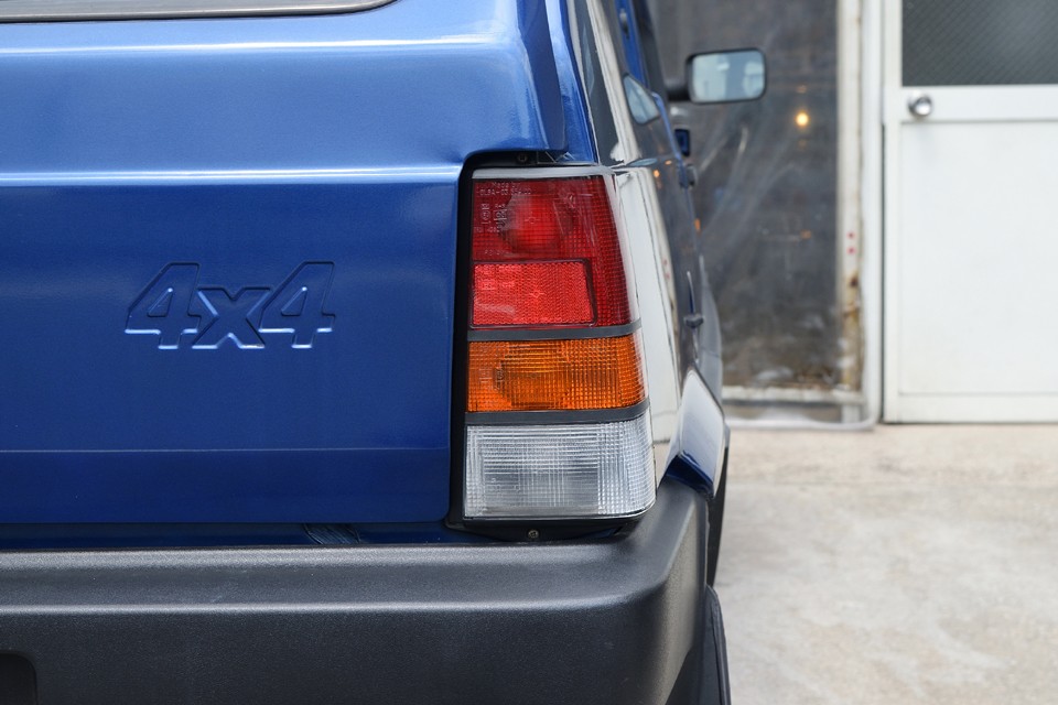 リアレンズは割れ、色褪せ無く、問題なしですね。