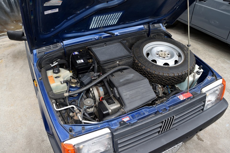 水冷直列4気筒SOHC、1108cc、最高出力	52ps/5500rpm、最大トルク8.6kg・m/3250rpmを発生するフィアットの名器FIREエンジン！数値だけ見ると非力に思いますが、そこはイタリア車！実際の走りはチョ～楽しいのです！