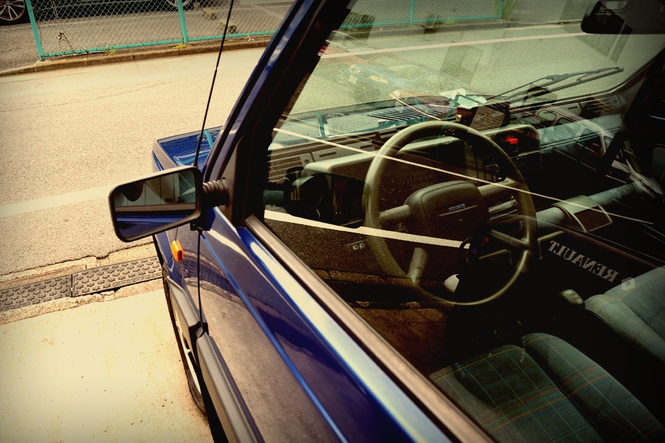 アウトレーヴでも過去に相当な数のパンダを扱ってきましたが、入庫する度ドキドキする感じがあるのは、単なる見た目だけではなく走りの楽しさがあるからこそ！