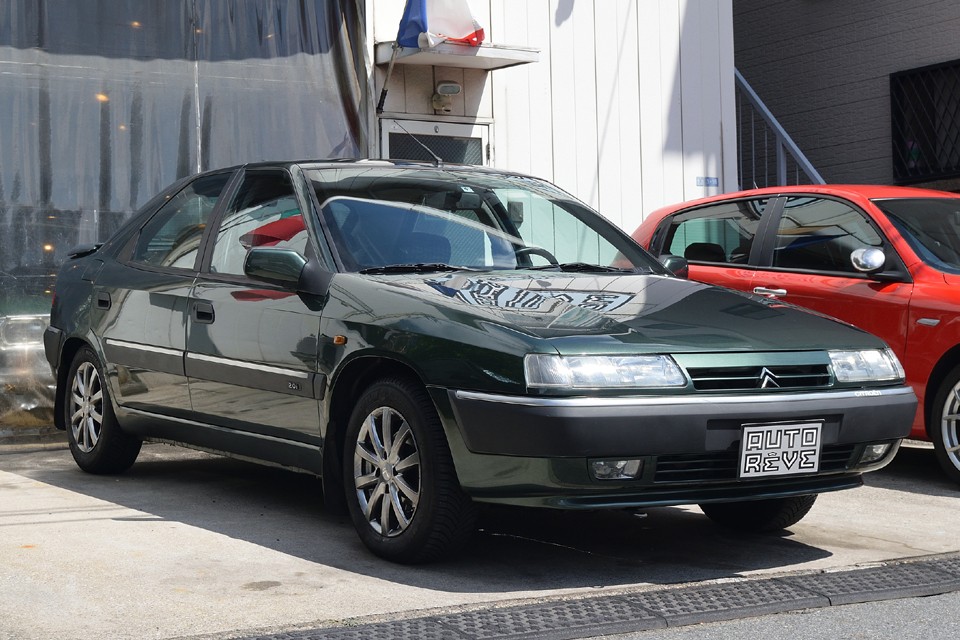 グレードは装備充実のV-SX！と言っても見た目はアルミホイールが標準なのとパワーシートが付く程度ですけどね。最大の違いはSXのハイドロニューマチックに対し、V-SXはハイドラクティブⅡ！