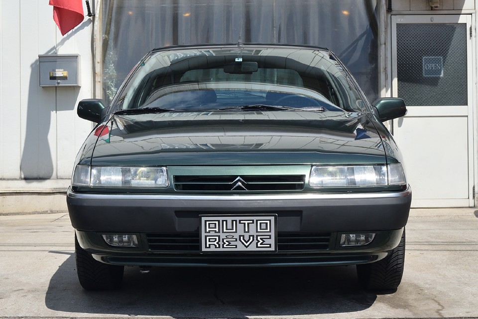 その内容を抜粋すると、エンジンオイル＆オイルフィルター交換、LHMオイル交換、ATF交換、フロント＆リアスフィア全4ヶ交換、メインアキュームレーター交換、左右ストラットアッパーマウント交換、更に・・・。